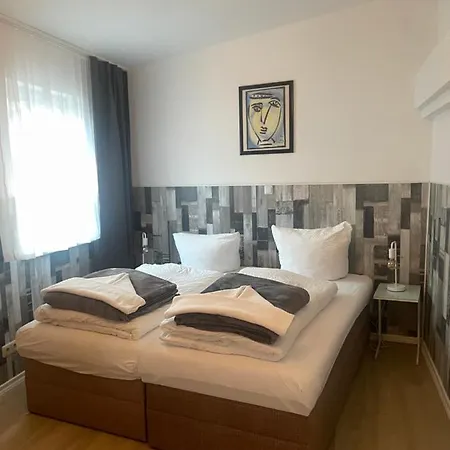 H&h Im Herzen Von Zentral In Der Langen Reihe